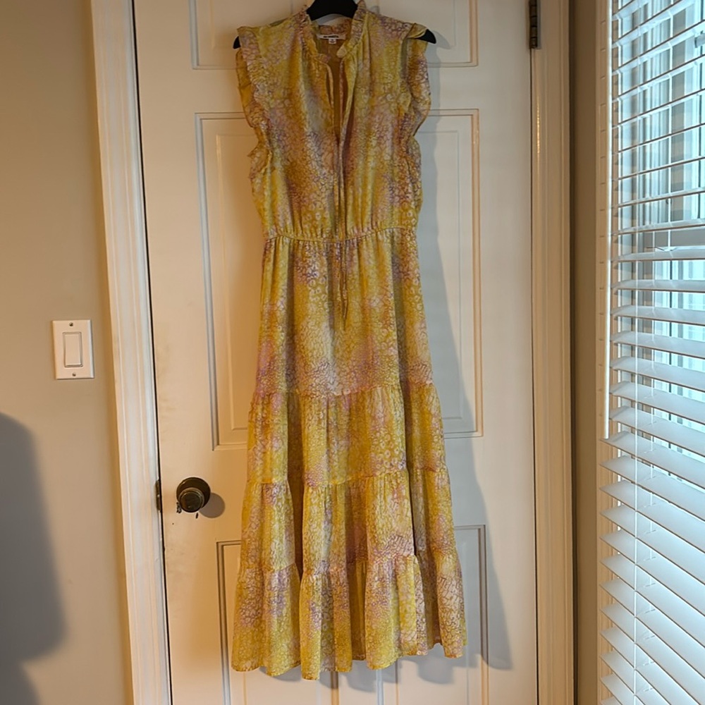EUC BB Dakota yellow print dress. Size S